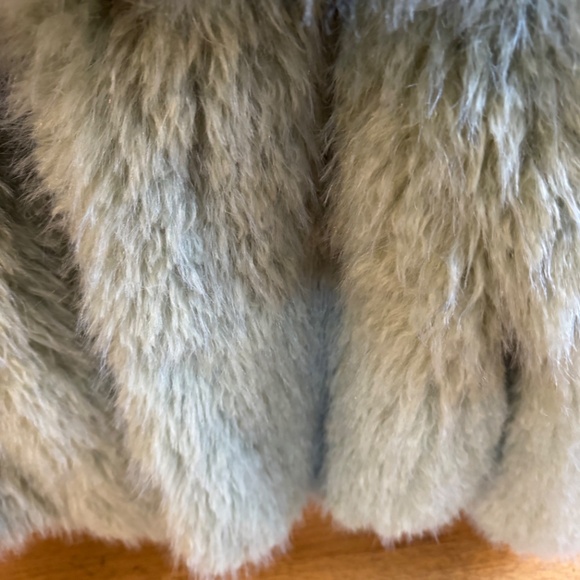 ASOS DESIGN cropped faux fur jacket in sage - Picture 2 of 3